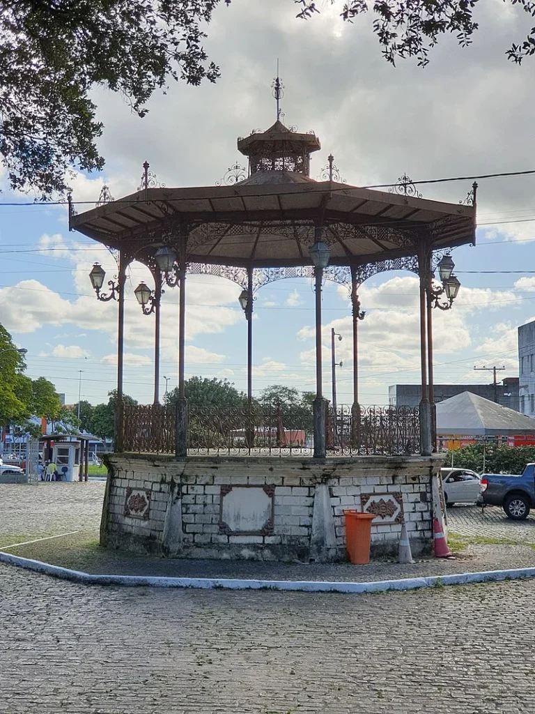 Coreto histórico na Praça da Matriz em Feira de Santana, Bahia, Brasil