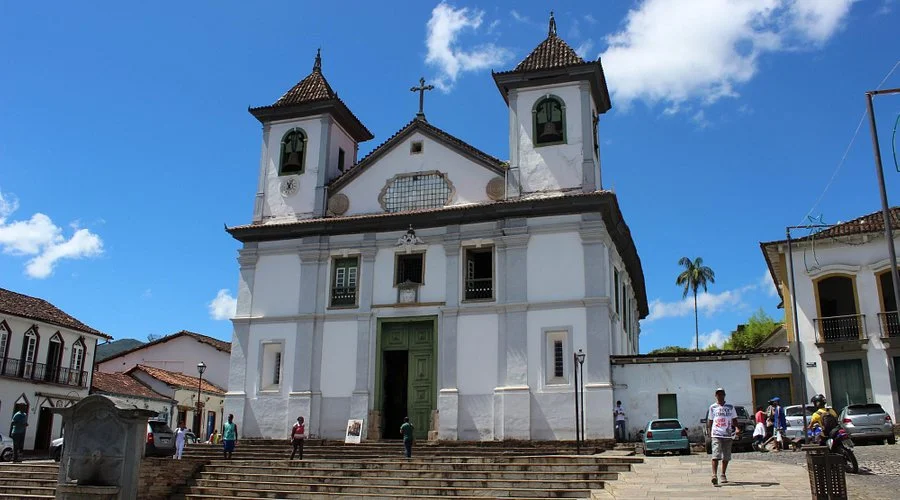 Catedral Basílica da Sé, exemplo clássico da arquitetura barroca em Mariana, Minas Gerais.
